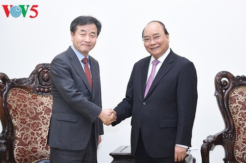 Thủ tướng Nguyễn Xuân Phúc tiếp đoàn đại biểu Hãng thông tấn Yonhap Hàn Quốc - ảnh 1